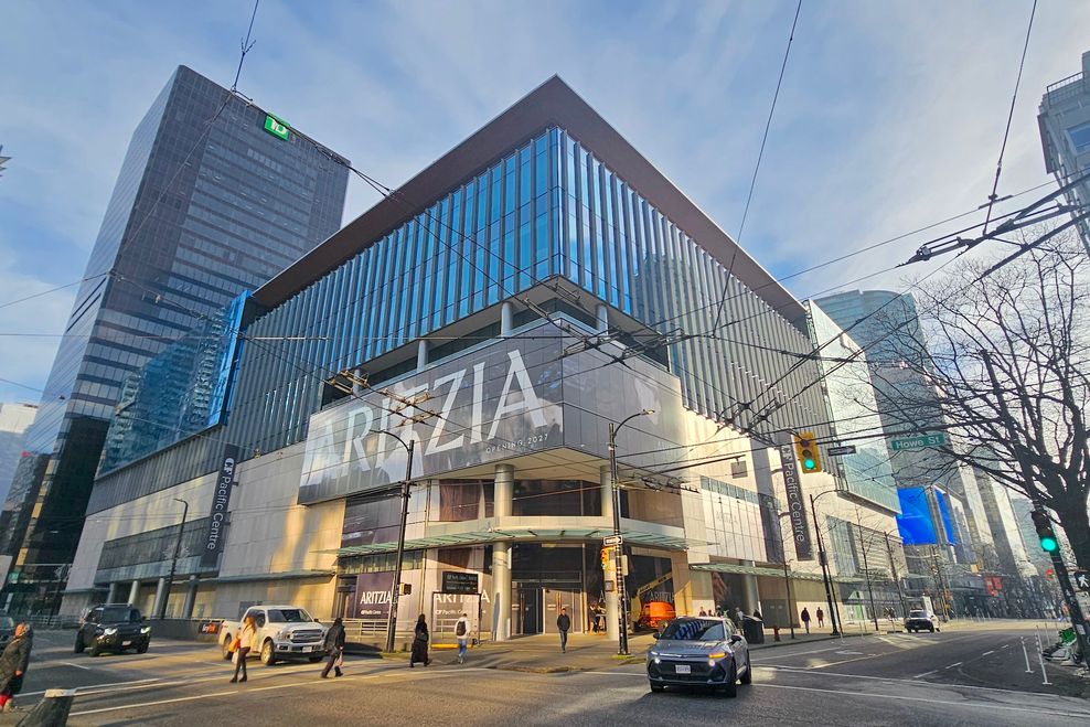 aritzia cf pacific centre vancouver flagship