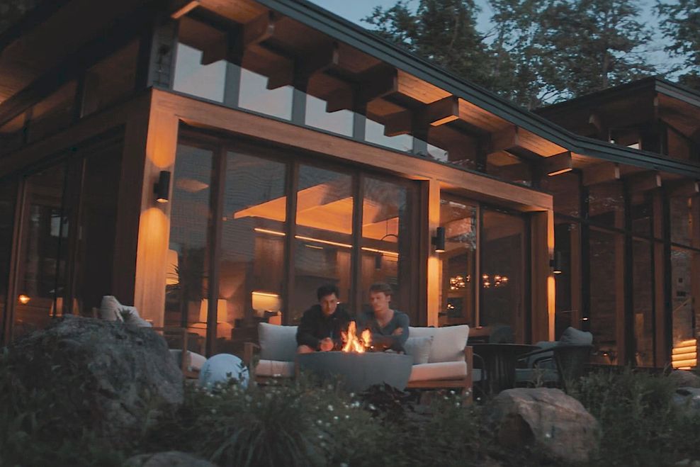 "The Cottage" in Heated Rivalry, filmed at Barlochan Cottage in Muskoka, Ontario. (Accent Aigu Entertainment/Crave/Bell Media)