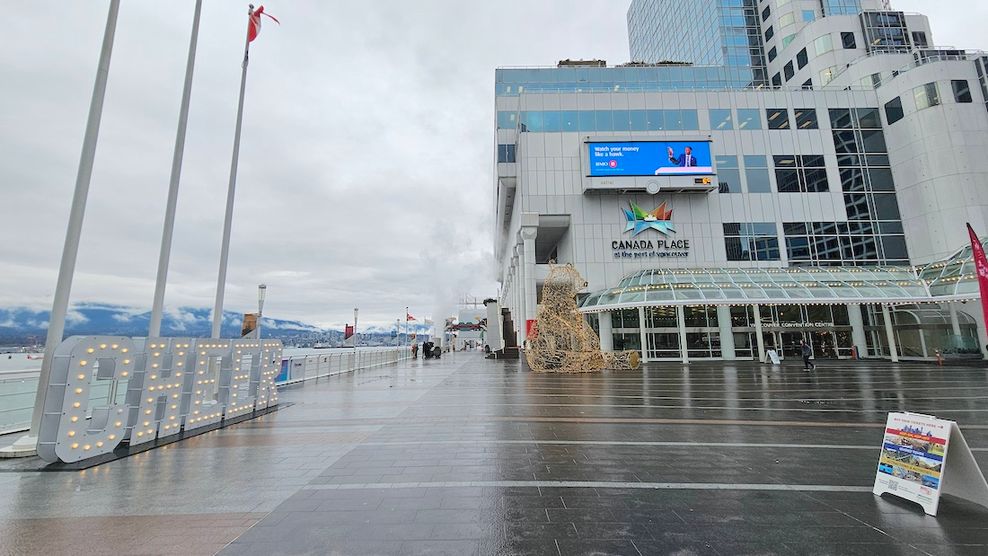 canada place east plaza vancouver 