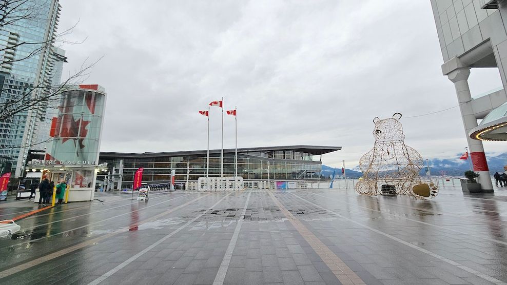 canada place east plaza vancouver 