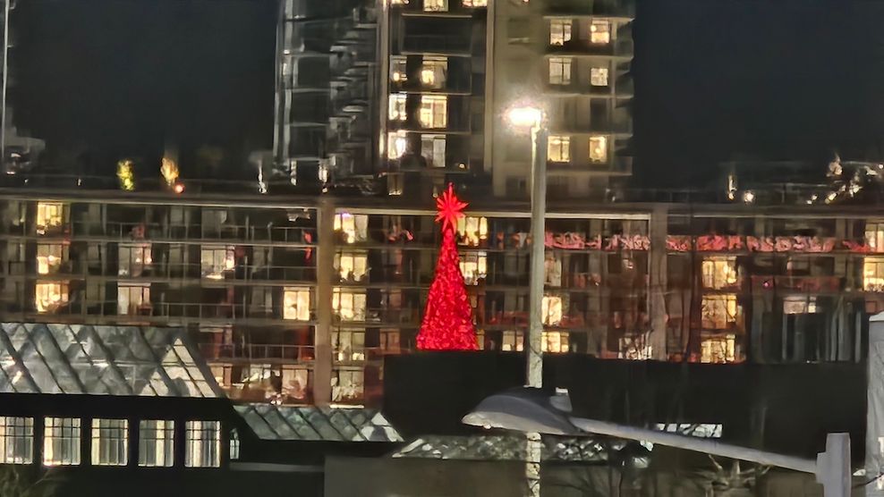 cf richmond centre park plaza christmas tree 2025 