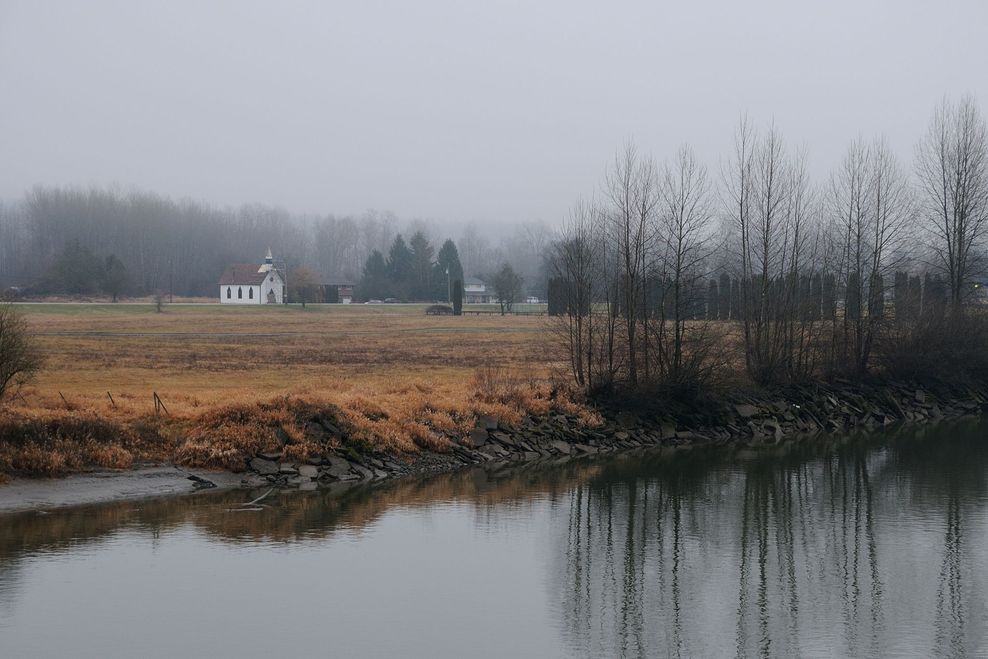A historic church at Kwantlen Nation near Fort Langley on a misty autumn day. (Ugur OKUCU/Shutterstock)