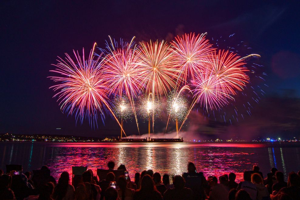Team Yukon at the 2025 Honda Celebration of Light fireworks. (Gabriel Lam/Meimento)