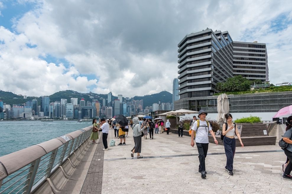 hong kong waterfront promenade kowloon