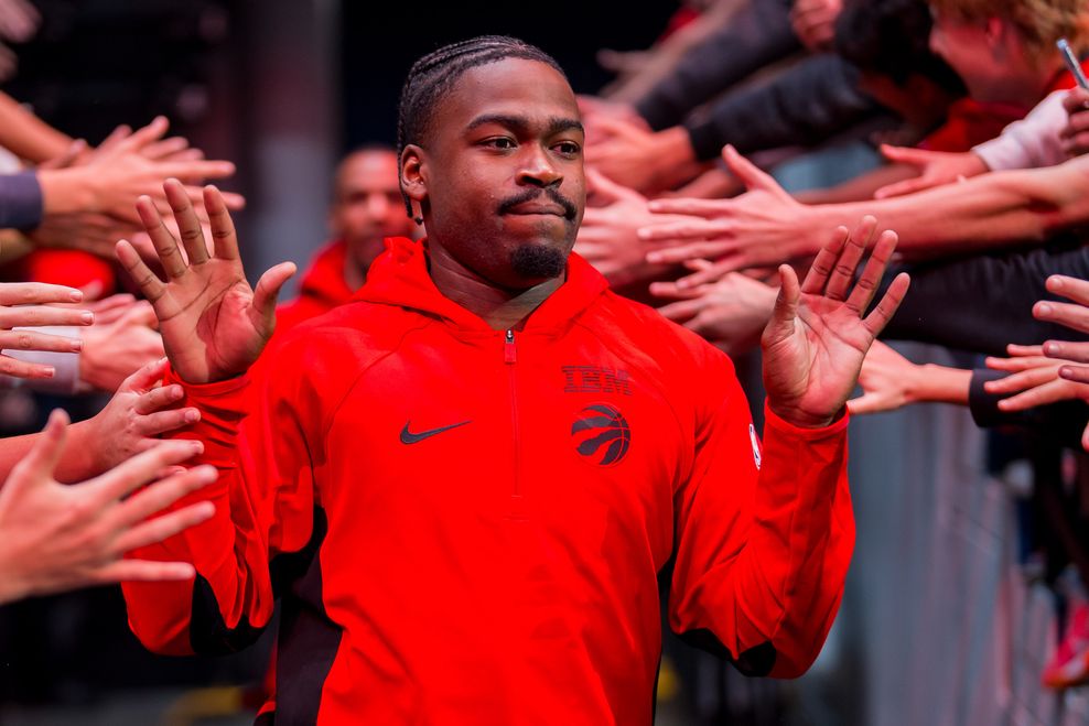 Toronto Raptors player caught on camera pressuring teammate to sing Canadian national anthem