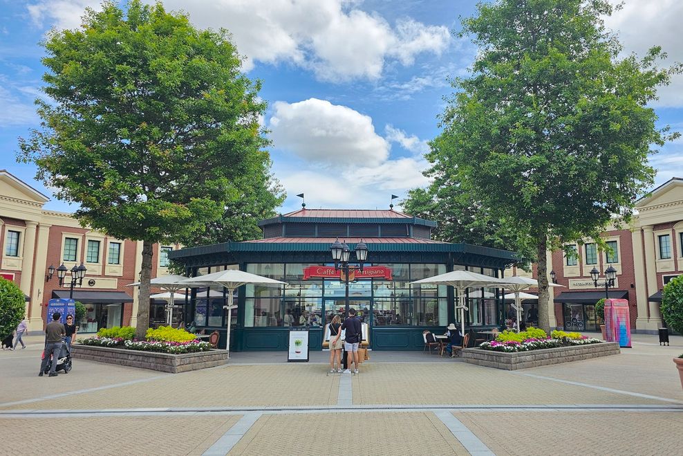 McArthurGlen Designer Outlet Vancouver Airport mall. (Kenneth Chan)