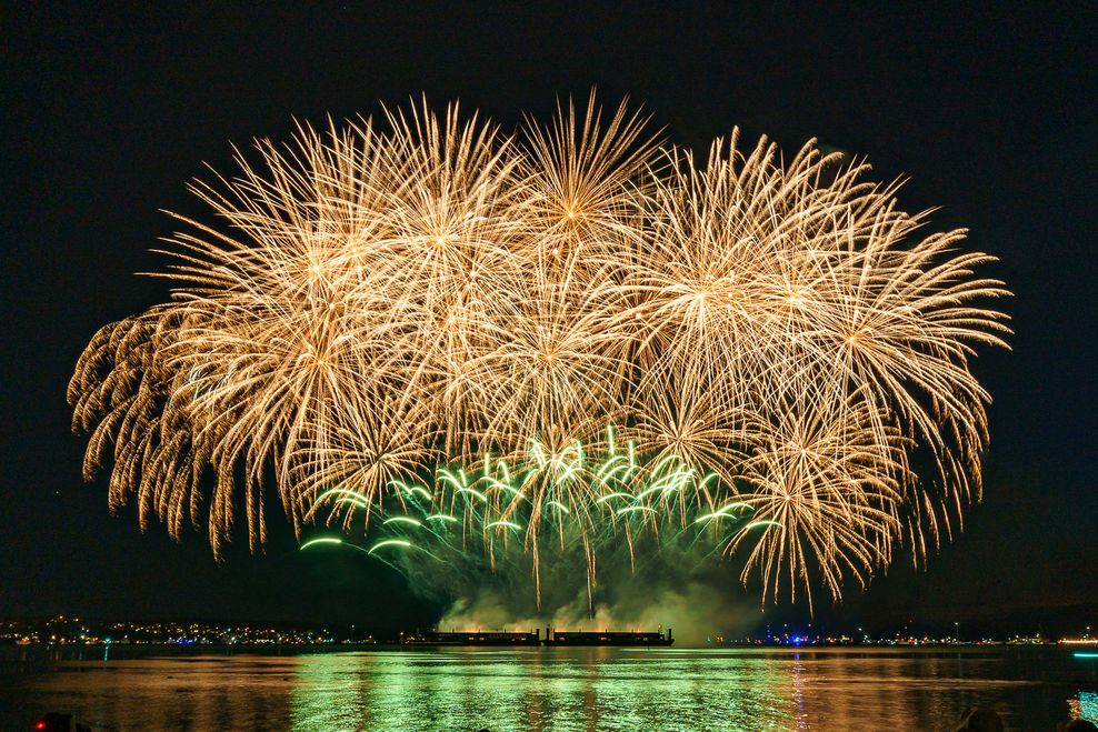 Team Nova Scotia at the 2025 Honda Celebration of Light fireworks. (Gabriel Lam/Meimento)