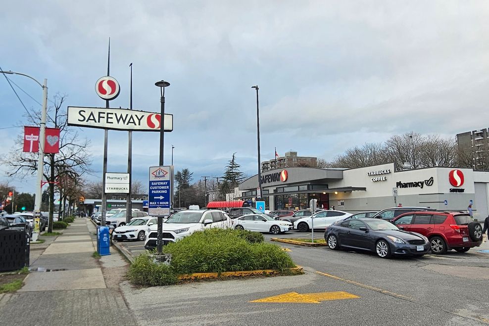 Condition of Safeway at 2315 West 4th Ave., Vancouver, as of Jan. 4, 2026. (Kenneth Chan)