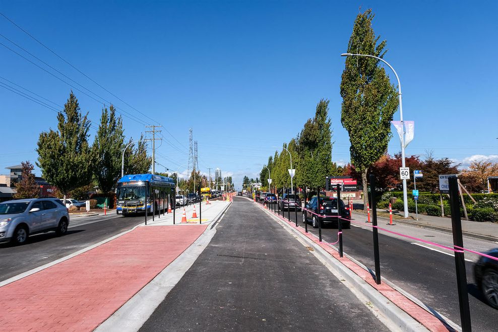 scott road southbound bus lane bus stop 72 avenue rapidbus