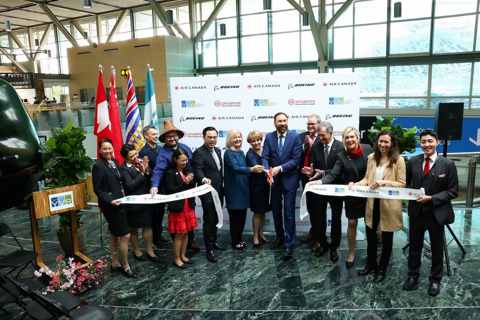 singapore changi vancouver international airport air canada route april 2024