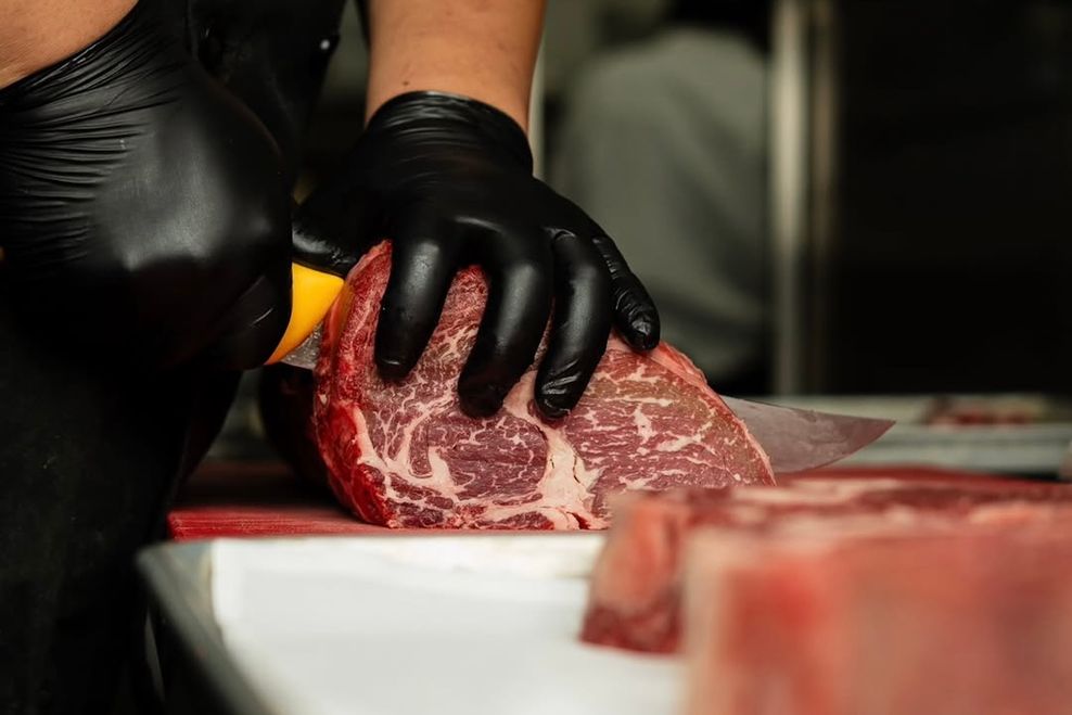 Executive Chef James Yang slicing steaks (@houseofdawnsteakhouse/Instagram)
