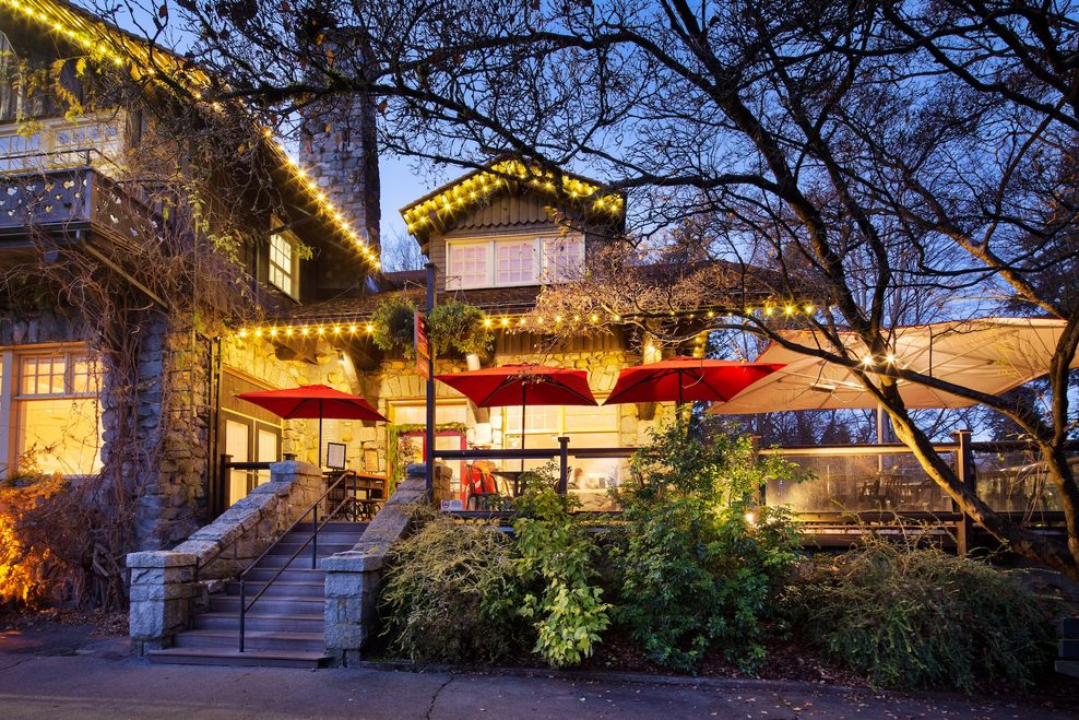 Stanley's Winter Lodge