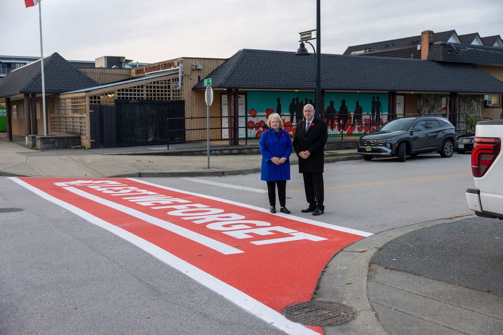 surrey crosswalk veterans lest we forget cloverdale 2