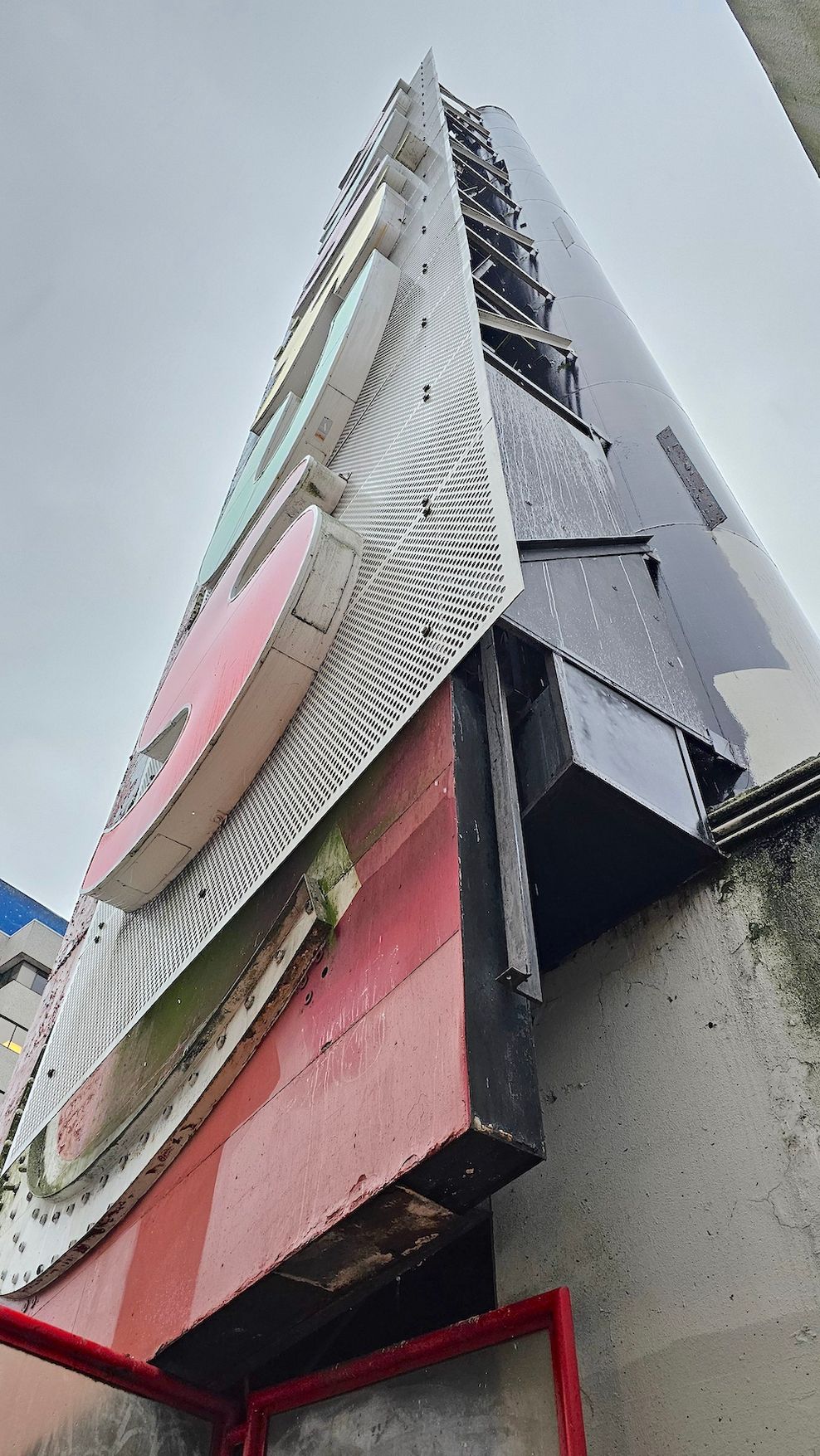 toys r us 1154-1174 West Broadway Vancouver bowmac sign