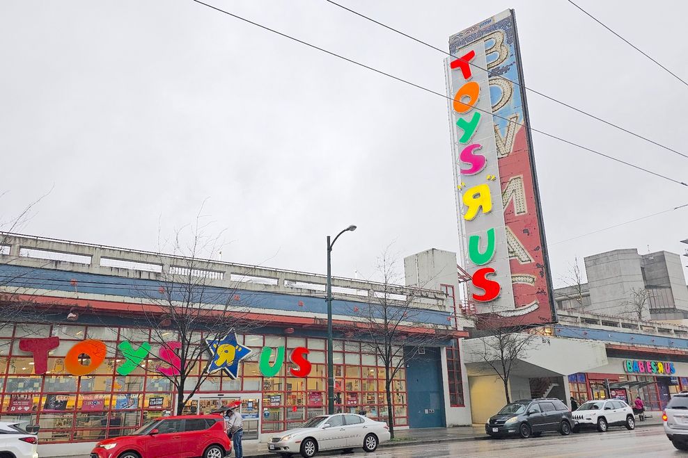 toys r us 1154-1174 West Broadway Vancouver bowmac sign f