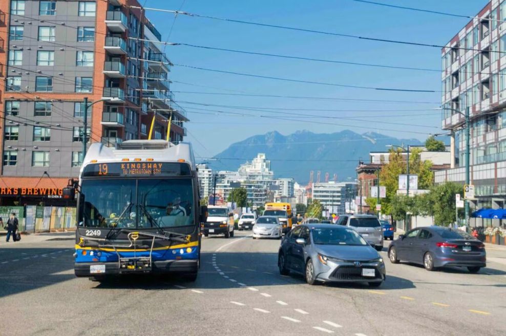 translink no. 19 stanley park metrotown main street kingsway bus