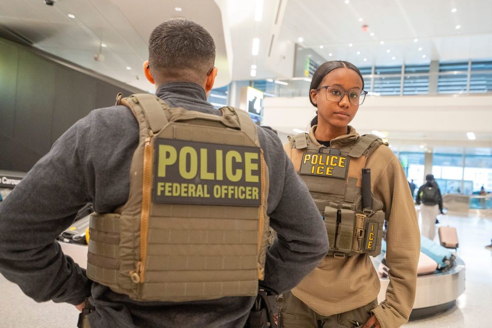 ice agents airports