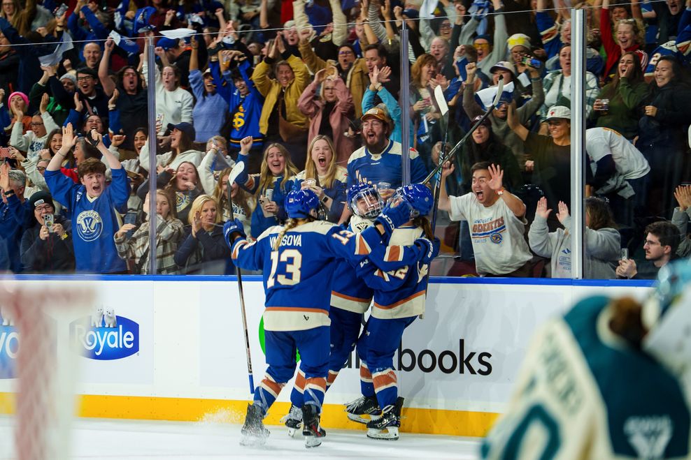 Beer and wine at Vancouver Goldeneyes games is way cheaper than what Canucks charge