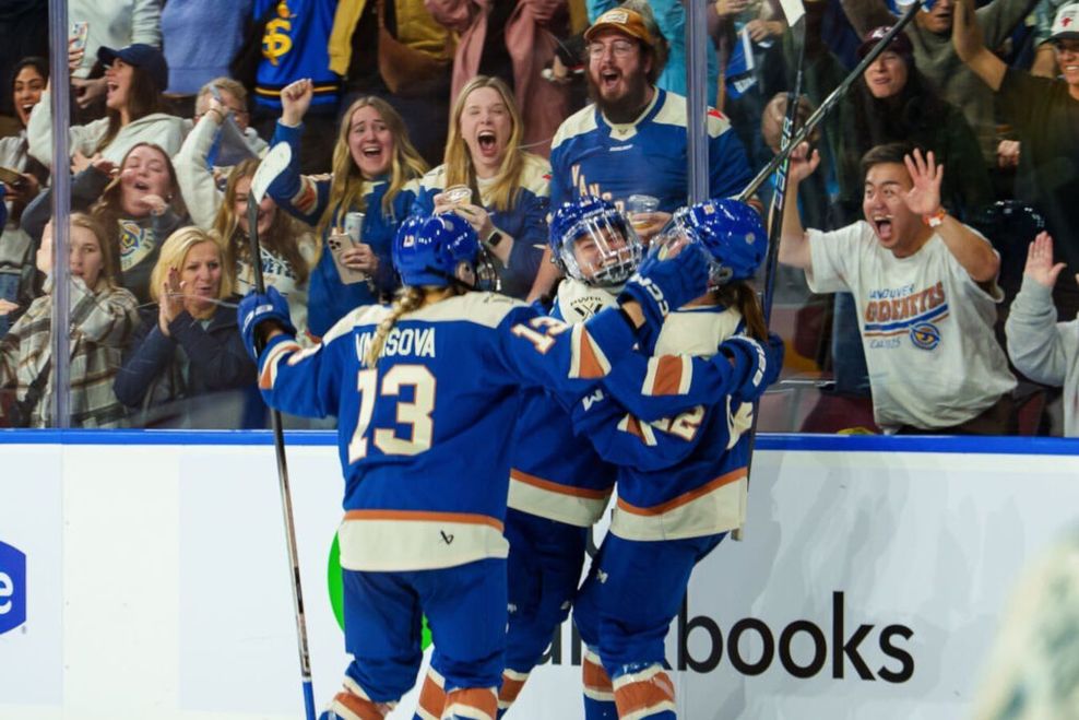 vancouver goldeneyes celebrate