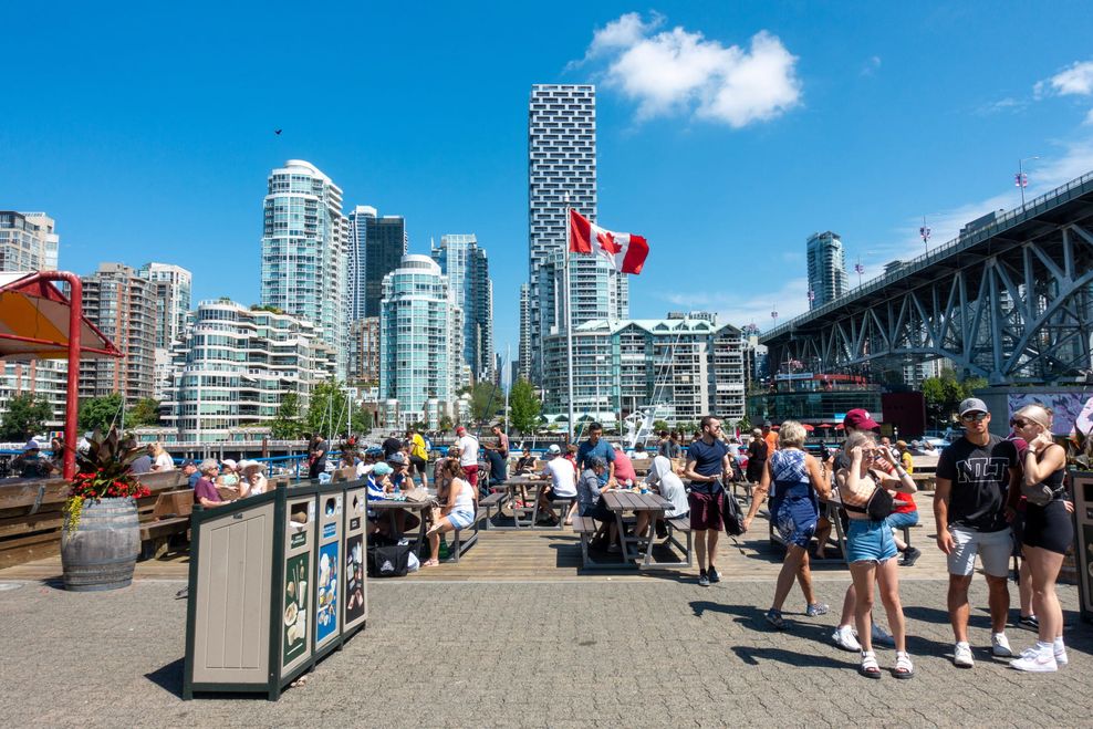 Rosalie Che/Shutterstock